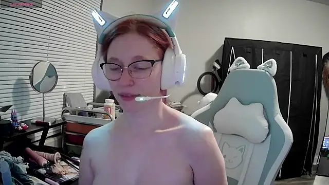 LilyFoxxx online show from 02/07/25, 04:06