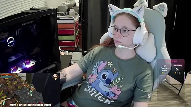 LilyFoxxx online show from 06/17/26, 05:18