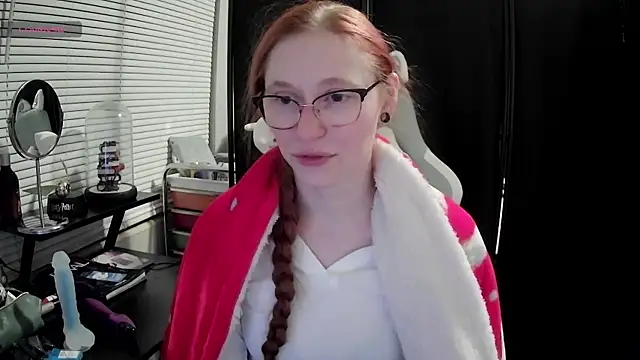 LilyFoxxx online show from 02/19/25, 04:23