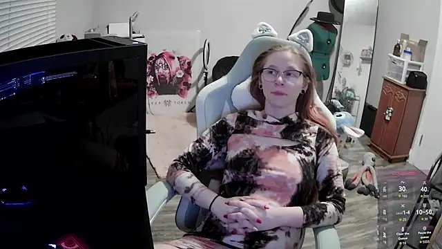 LilyFoxxx online show from 12/19/25, 06:16