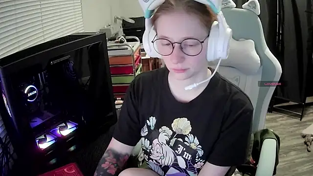 LilyFoxxx online show from 07/25/26, 05:59