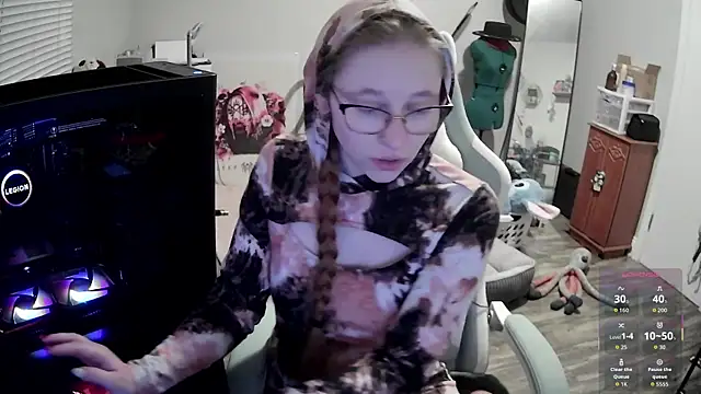 LilyFoxxx online show from 12/15/25, 06:19