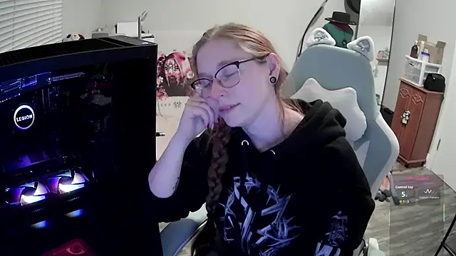 LilyFoxxx online show from 12/17/25, 06:07