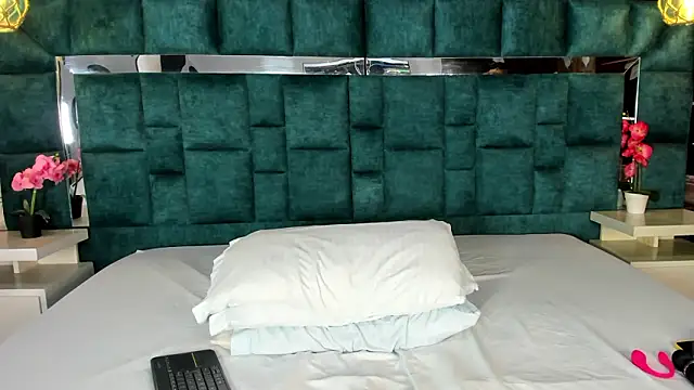 valtira nova online show from 02/03/26, 07:30