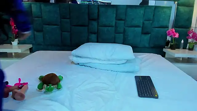 valtira nova online show from 11/19/25, 07:14