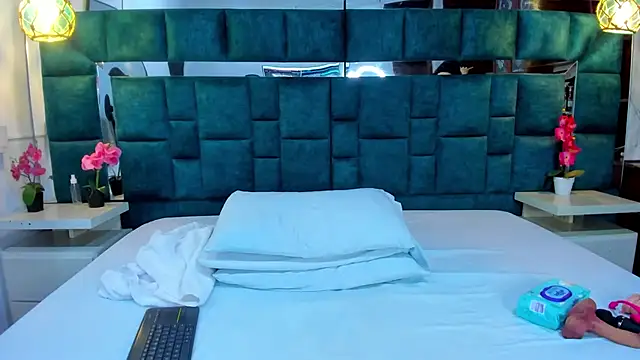 valtira nova online show from 11/22/25, 07:46