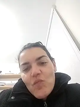 Snapshot of escritorasafada chatting on 09/27/25, 04:07 escritorasafada online show from 09/27/25, 04:07