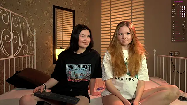 Snapshot of Hidden_boobs chatting on 01/13/26, 08:40 Hidden boobs online show from 01/13/26, 08:40