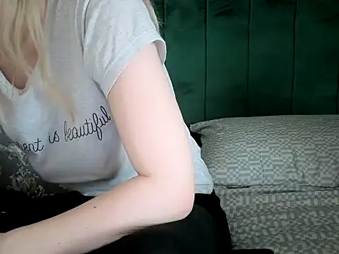 nicole77745 online show from 04/02/26, 10:33