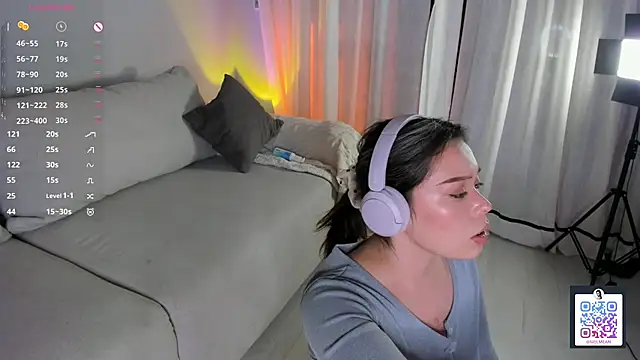 Snapshot of Mellovely chatting on 10/19/25, 02:42 Mellovely online show from 10/19/25, 02:42