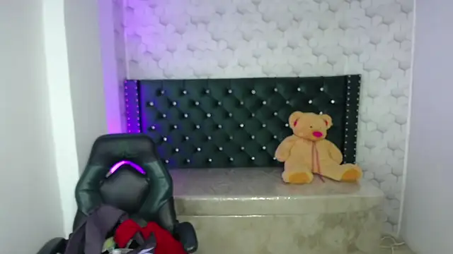 Sofi hot 4m online show from 12/04/25, 04:17