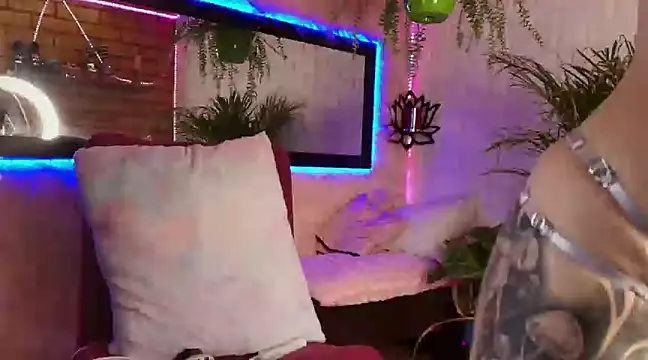 Snapshot of _mamush chatting on 03/05/25, 08:32  mamush online show from 03/05/25, 08:32