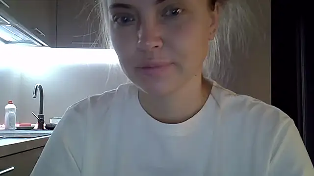 Snapshot of Lucky_Anna chatting on 10/01/25, 04:39 Lucky Anna online show from 10/01/25, 04:39