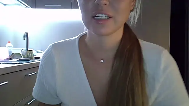 Snapshot of Lucky_Anna chatting on 09/08/25, 03:55 Lucky Anna online show from 09/08/25, 03:55