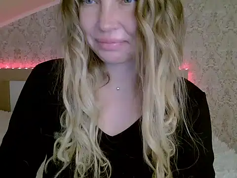 Snapshot of Lucky_Anna chatting on 01/03/25, 03:55 Lucky Anna online show from 01/03/25, 03:55