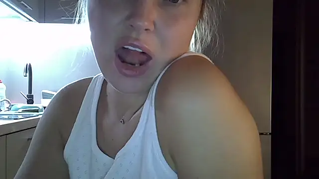 Snapshot of Lucky_Anna chatting on 09/15/25, 09:15 Lucky Anna online show from 09/15/25, 09:15