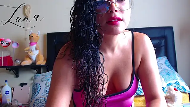 Snapshot of Lunavega1 chatting on 06/05/26, 04:56 Lunavega1 online show from 06/05/26, 04:56