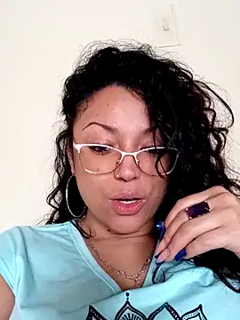 Snapshot of Lunavega1 chatting on 12/17/25, 08:25 Lunavega1 online show from 12/17/25, 08:25