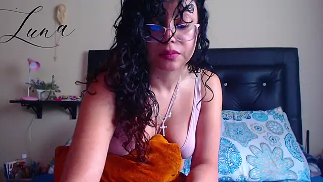 Snapshot of Lunavega1 chatting on 03/23/26, 07:25 Lunavega1 online show from 03/23/26, 07:25