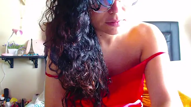 Snapshot of Lunavega1 chatting on 01/18/26, 04:54 Lunavega1 online show from 01/18/26, 04:54