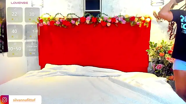 Snapshot of SilvannaFit chatting on 03/12/26, 11:36 SilvannaFit online show from 03/12/26, 11:36