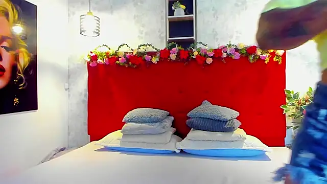 Snapshot of SilvannaFit chatting on 03/21/26, 09:14 SilvannaFit online show from 03/21/26, 09:14