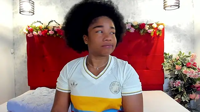 Snapshot of SilvannaFit chatting on 04/12/26, 09:01 SilvannaFit online show from 04/12/26, 09:01