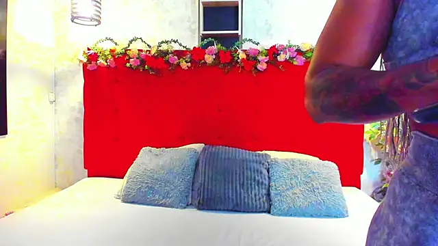 Snapshot of SilvannaFit chatting on 06/10/26, 11:55 SilvannaFit online show from 06/10/26, 11:55