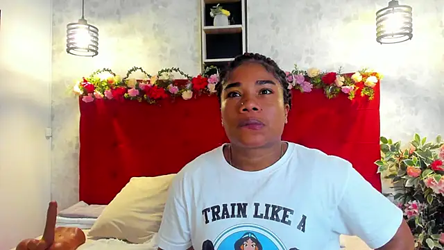 Snapshot of SilvannaFit chatting on 04/06/26, 11:55 SilvannaFit online show from 04/06/26, 11:55