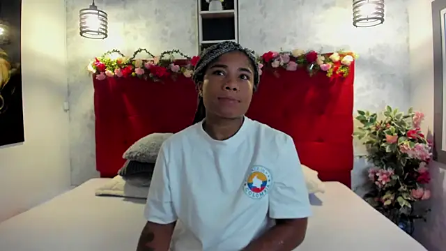Snapshot of SilvannaFit chatting on 06/28/26, 09:59 SilvannaFit online show from 06/28/26, 09:59