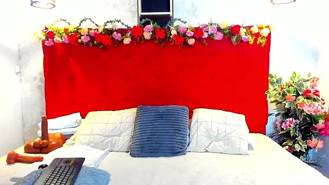 Snapshot of SilvannaFit chatting on 05/04/26, 11:57 SilvannaFit online show from 05/04/26, 11:57