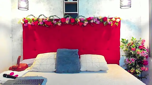 Snapshot of SilvannaFit chatting on 06/17/26, 12:04 SilvannaFit online show from 06/17/26, 12:04