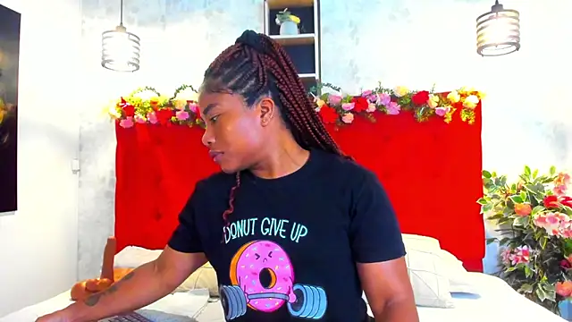 Snapshot of SilvannaFit chatting on 04/10/26, 09:05 SilvannaFit online show from 04/10/26, 09:05