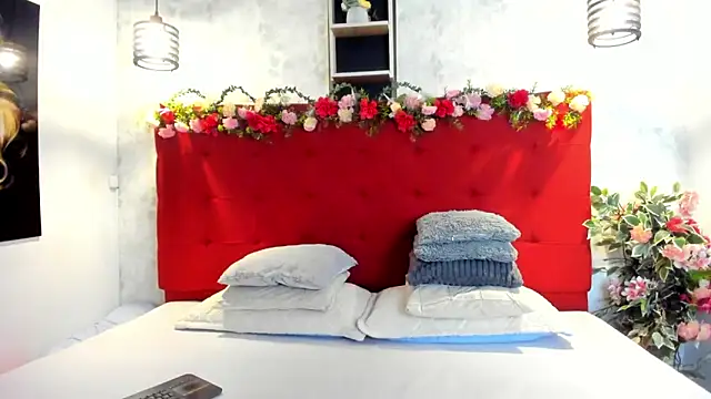 Snapshot of SilvannaFit chatting on 04/16/26, 11:55 SilvannaFit online show from 04/16/26, 11:55