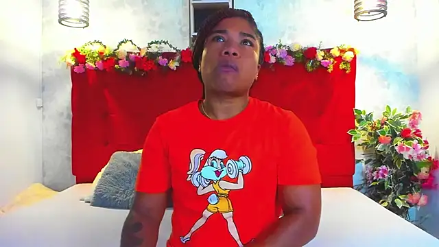 Snapshot of SilvannaFit chatting on 03/25/26, 11:42 SilvannaFit online show from 03/25/26, 11:42