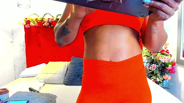 Snapshot of SilvannaFit chatting on 04/28/26, 11:58 SilvannaFit online show from 04/28/26, 11:58