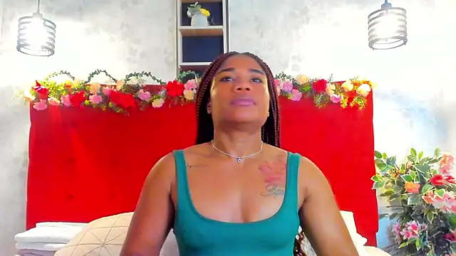 Snapshot of SilvannaFit chatting on 05/07/26, 11:46 SilvannaFit online show from 05/07/26, 11:46