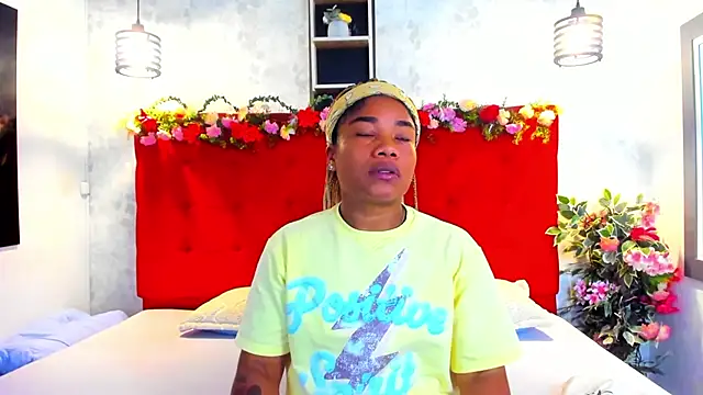 Snapshot of SilvannaFit chatting on 03/06/26, 09:04 SilvannaFit online show from 03/06/26, 09:04