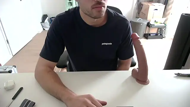 taallguyy 196 online show from 11/05/25, 11:46