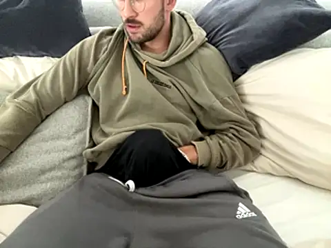 taallguyy 196 online show from 10/23/25, 11:09