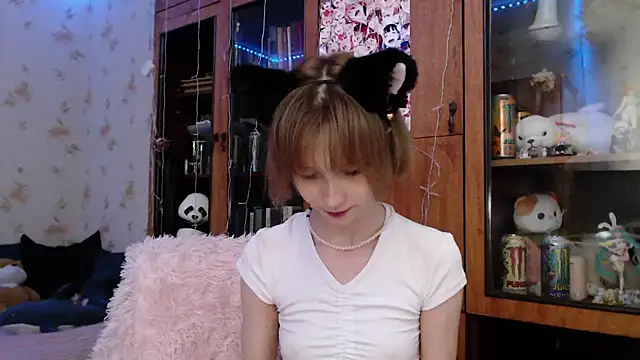 cloudgirrl online show from 02/17/25, 08:27