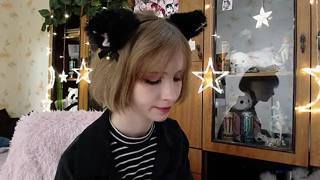 cloudgirrl online show from 03/19/25, 08:32