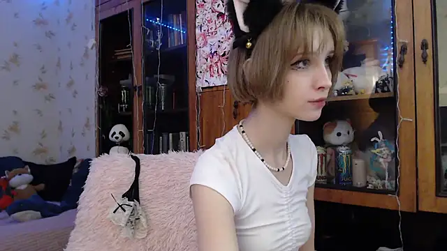 cloudgirrl online show from 02/15/25, 10:52