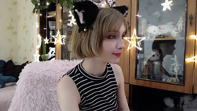 cloudgirrl online show from 03/22/25, 05:17