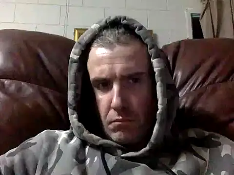 Snapshot of SugarCoupleAus chatting on 10/05/25, 03:36 SugarCoupleAus online show from 10/05/25, 03:36