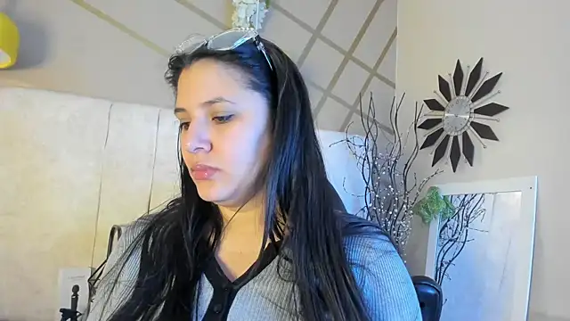 Snapshot of frreeya chatting on 02/14/26, 01:00 frreeya online show from 02/14/26, 01:00