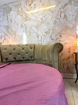 Snapshot of khloeblake chatting on 11/25/25, 06:47 khloeblake online show from 11/25/25, 06:47