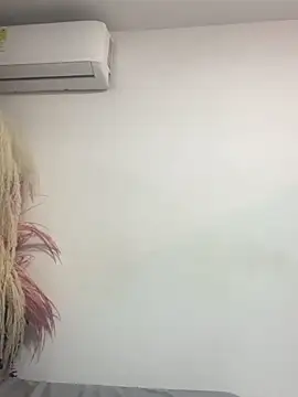 Snapshot of khloeblake chatting on 02/08/25, 11:34 khloeblake online show from 02/08/25, 11:34