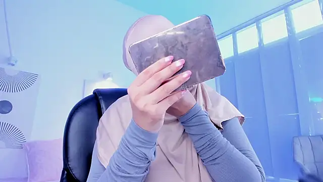 saray halam online show from 11/30/25, 01:23