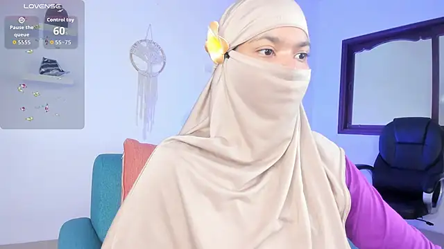 saray halam online show from 11/17/25, 01:04